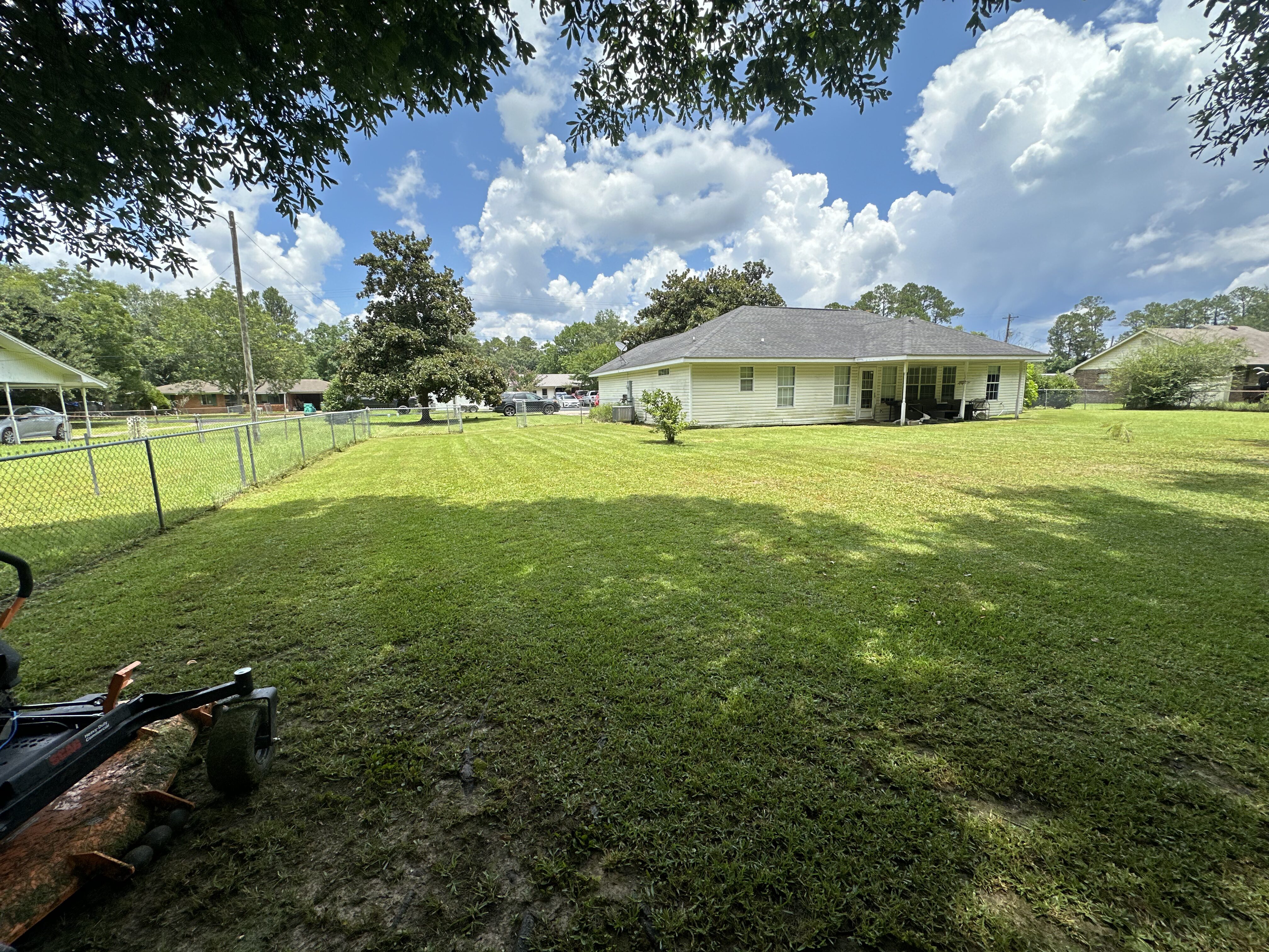 Lawn mowing stripes by Mississippi Lawn Legends